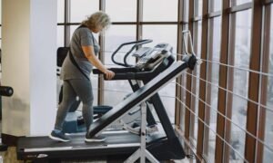 Read more about the article 8 Ways to Lose Weight with a Treadmill Workout